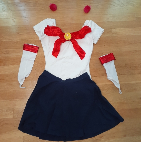 Sailor Moon Costume - Picture 1 of 11